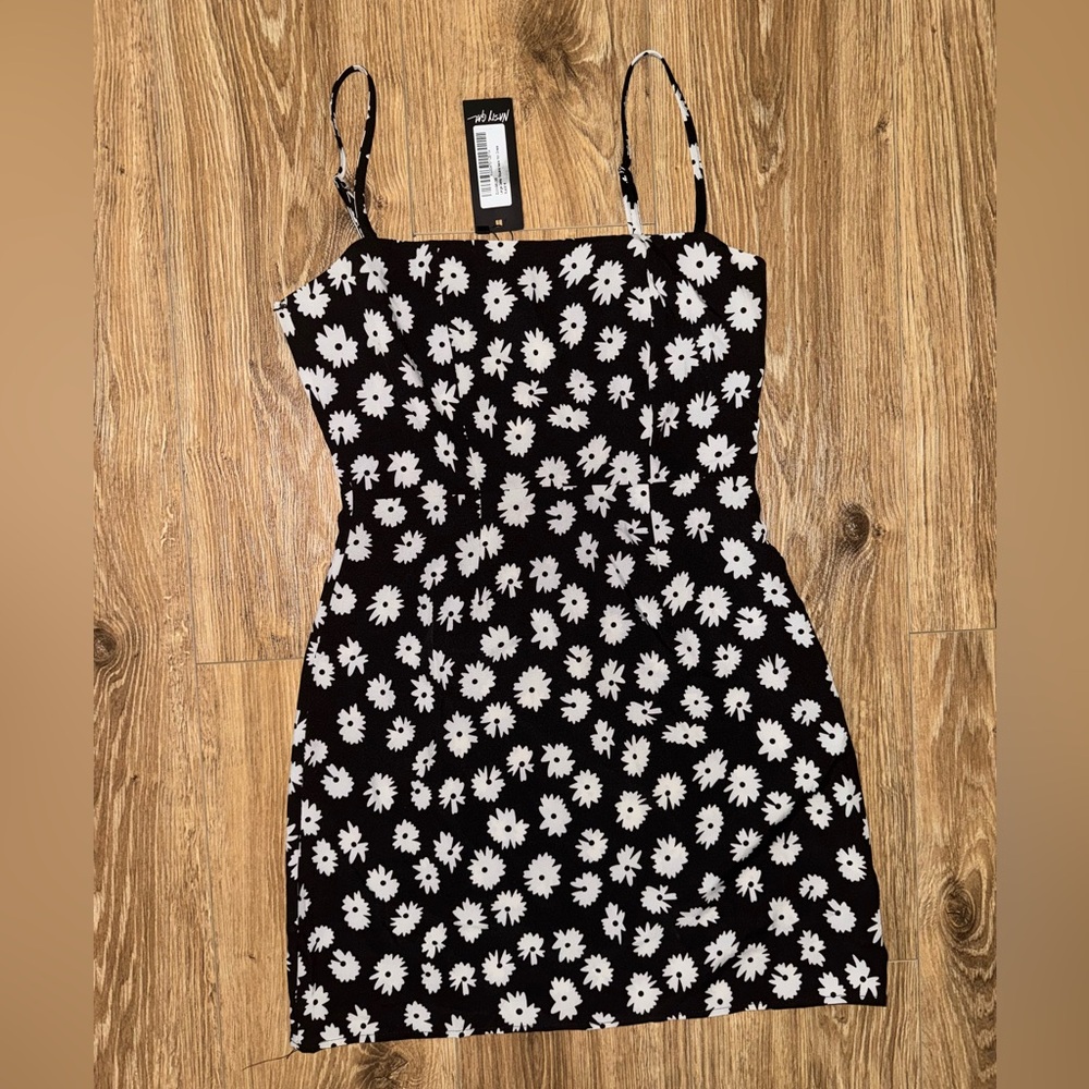 Nasty Gal Daisy Square Neck Mini Dress – Size 2. New with tags.